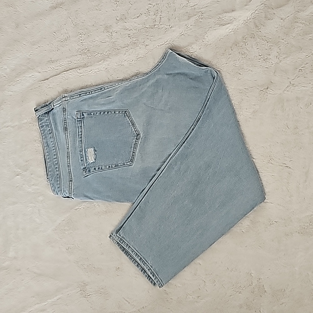Hollister Curvy High Rise Mom Jeans